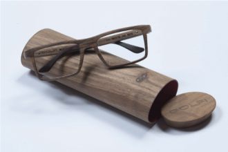 occhiali in legno